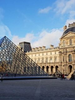Louvre facts