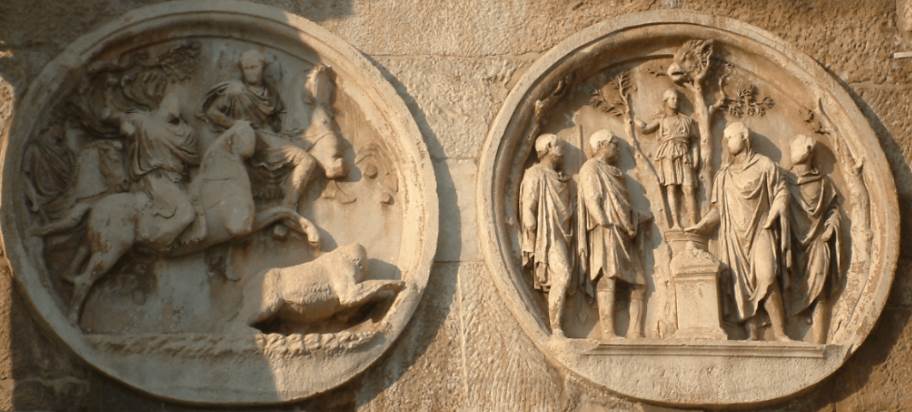 Arch of Constantine round reliefs