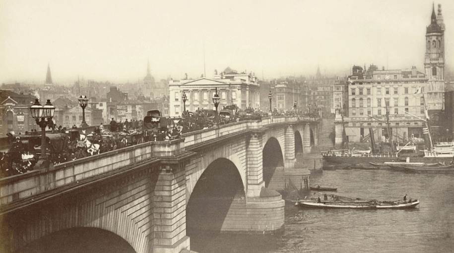 New London Bridge at the end of the 19th century