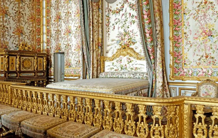 Marie Antoinette bedchamber / Source