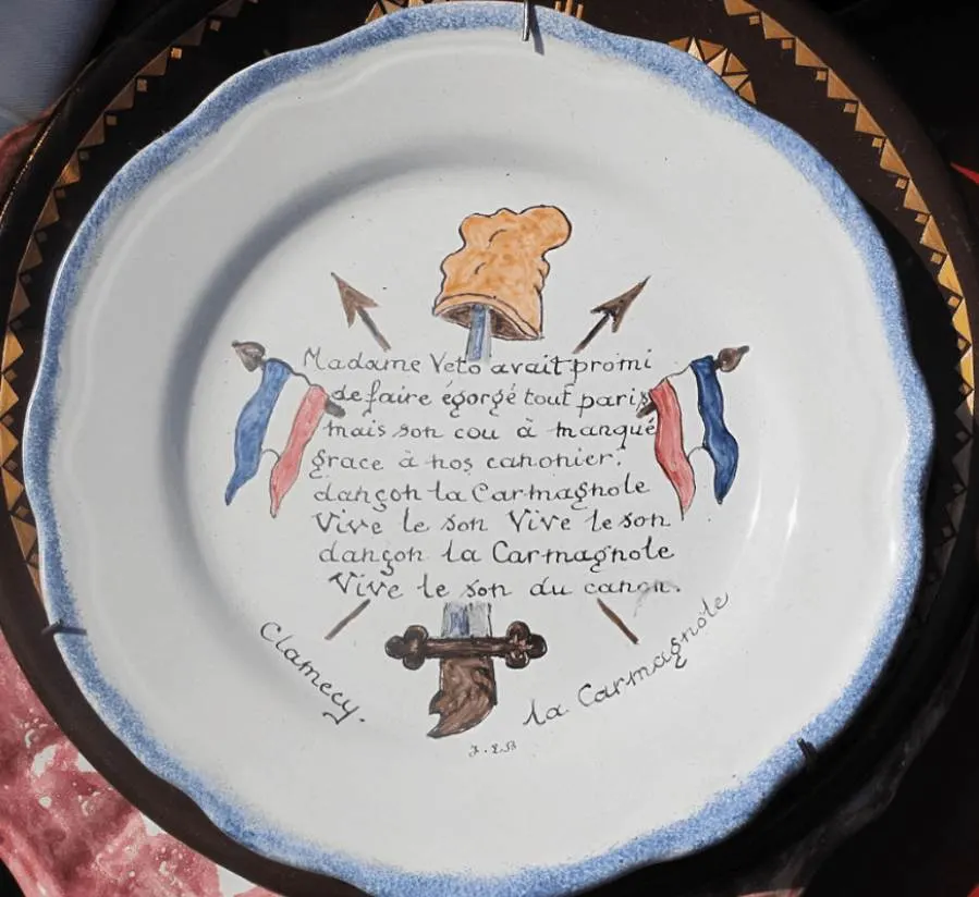 Plate with lyrics of the song Madame Veto
