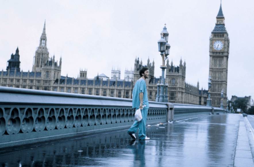 A deserted Westminster Bridge in the movie “28 days later.”