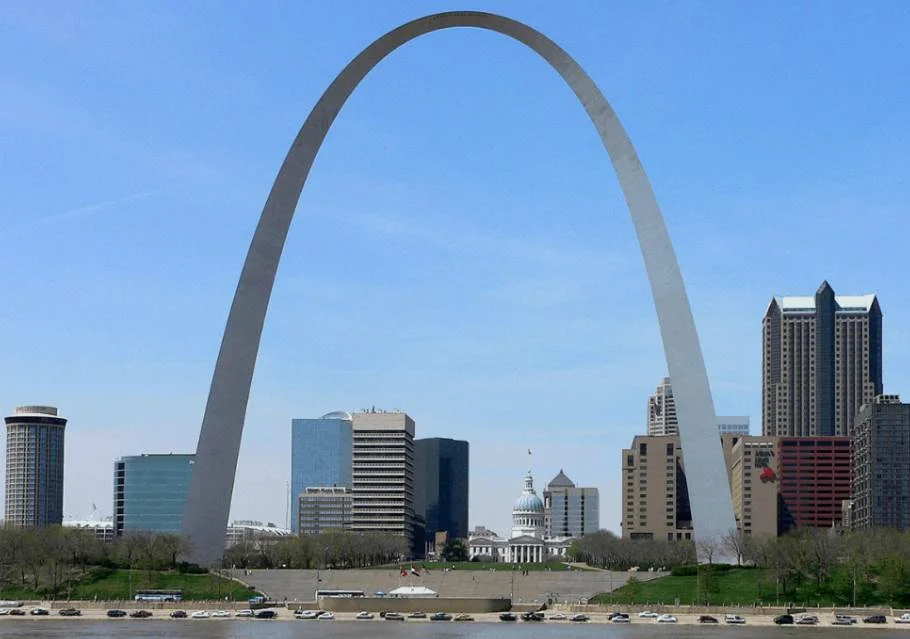 The area of the arch boomed