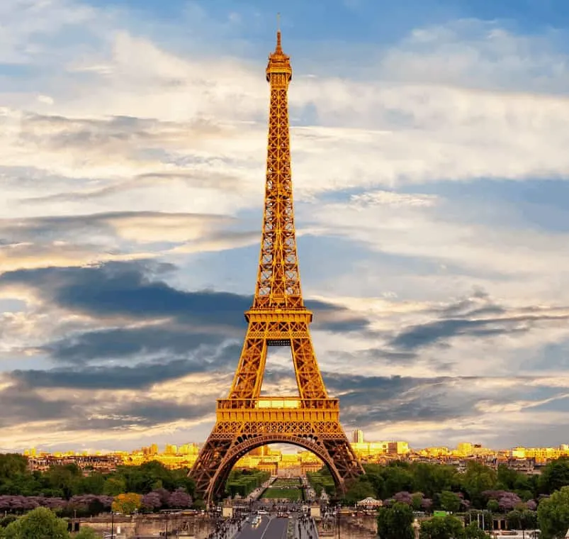 Famous Buildings in Paris Eiffel Tower