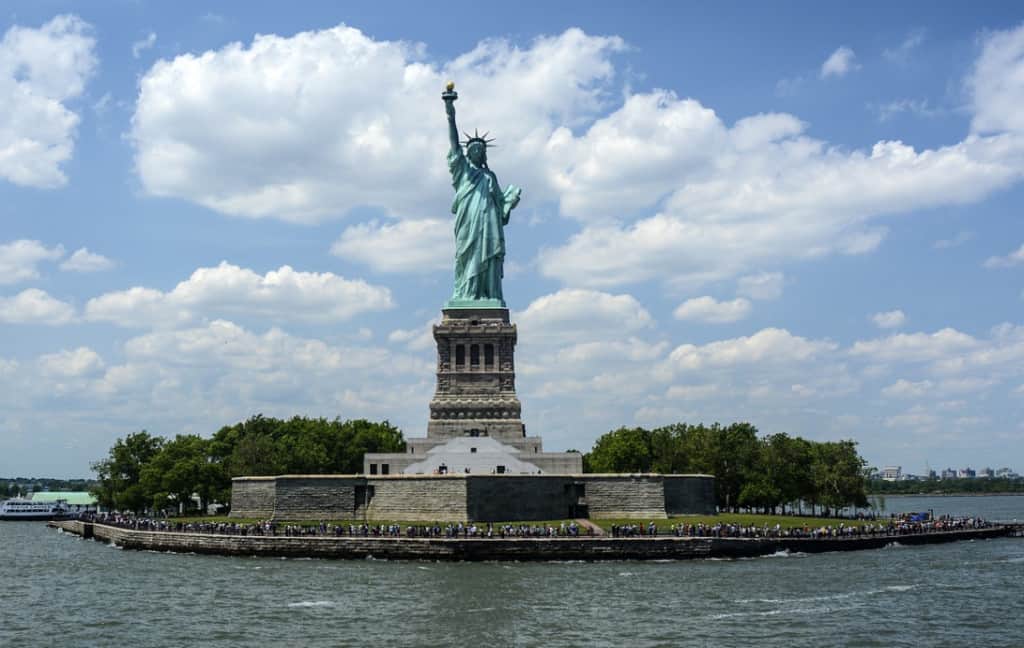famous buildings in New York City statue_of_liberty_new_york-1024x648