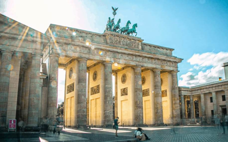 Brandenburg Gate famous buildings in Berlin