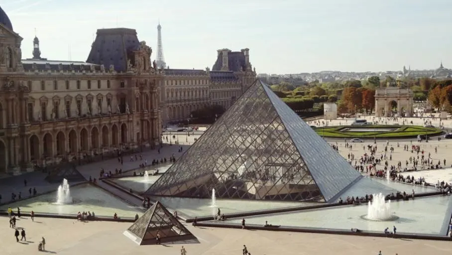 Louvre pyramid fun facts