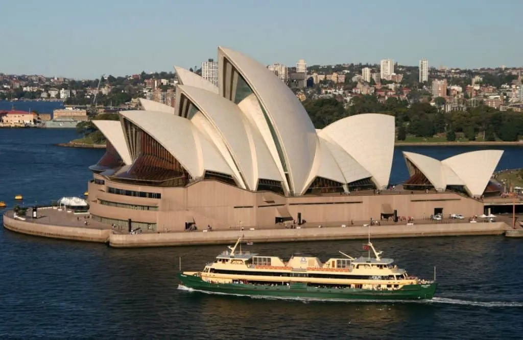 Famous buildings in Sydney opera house