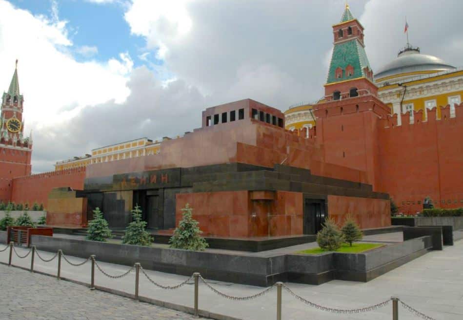 Lenin-mausoleum-moscow buildings