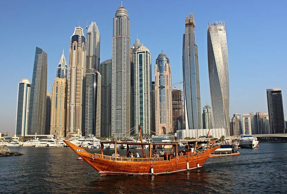 Cayan Tower Dubai Architecture