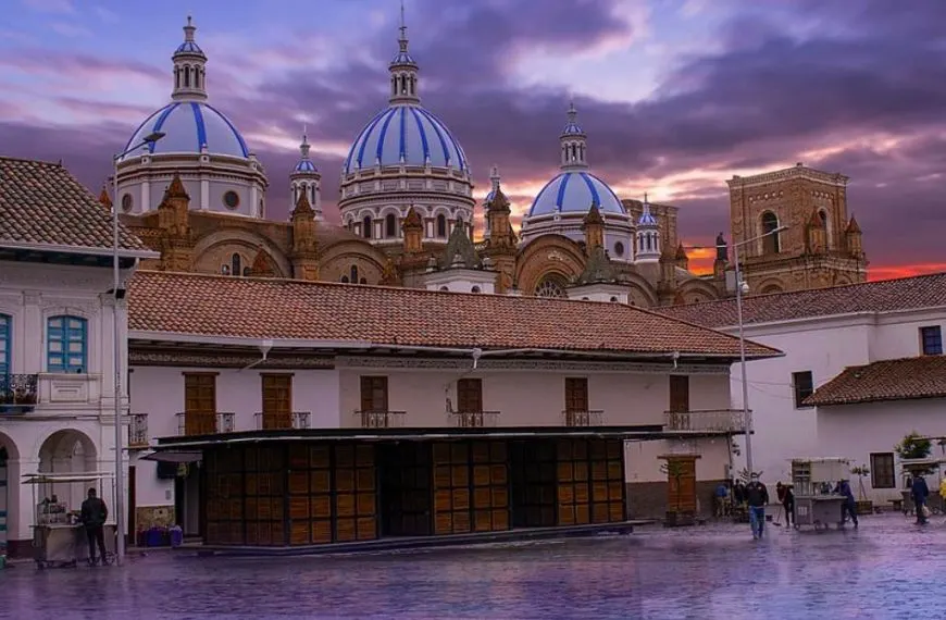 Famous buildings in Ecuador