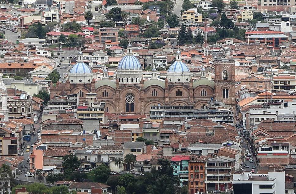 Famous buildings in Ecuador Catedral de la Inmaculada Concepción Cuenca