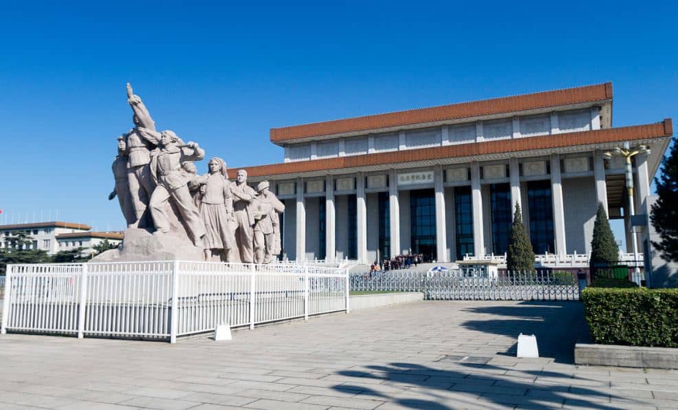 Mausoleum-of-Mao-zedong-statue