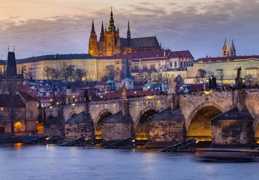 Prague-Castle-charles-bridge-1024x712
