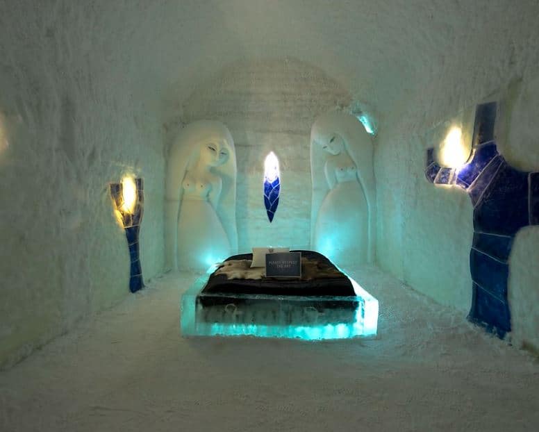 Room-at-the-Ice-Hotel-in-Sweden