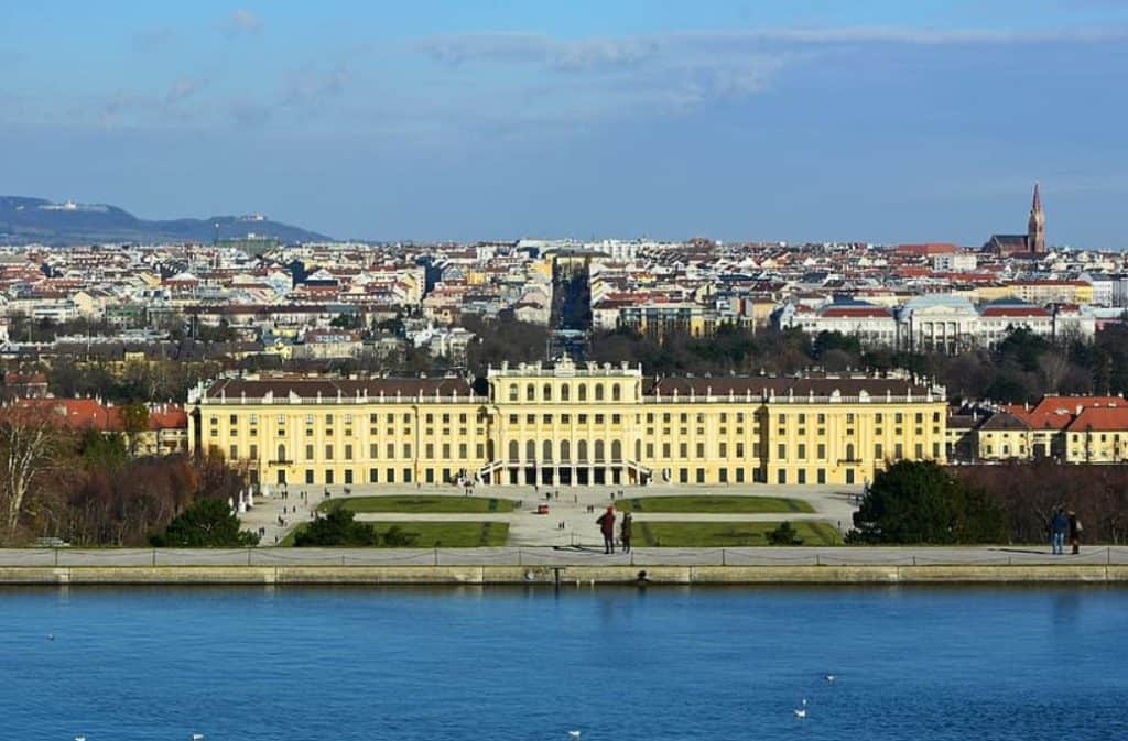 Schonbrunn-palace-best-things-to-do-in-Vienna-1024x673