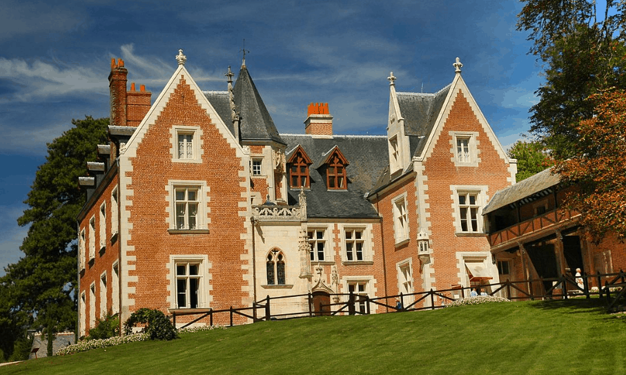 clos_luce_castle.png