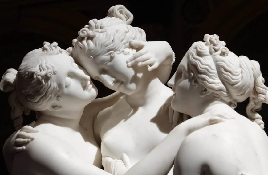 Detail of the 3 graces