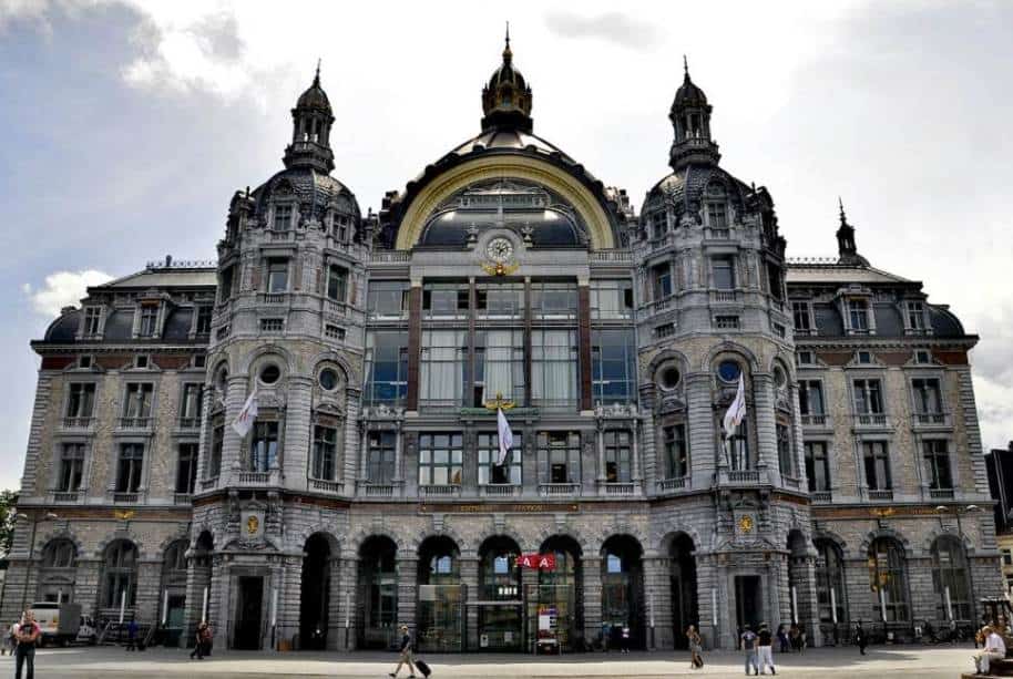 Antwerpen-Centraal-train-station