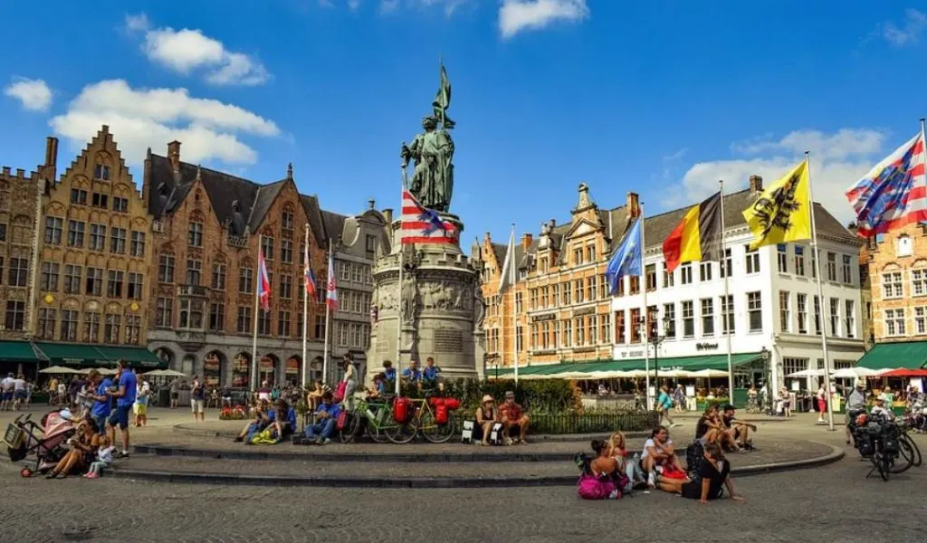 Grote-markt-Bruges-1024x600