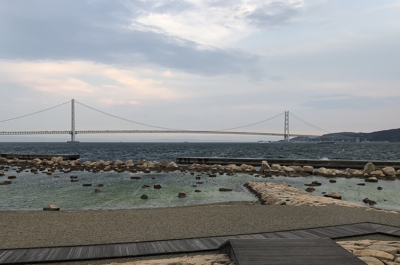 Akashi Kaikyo Bridge fun facts