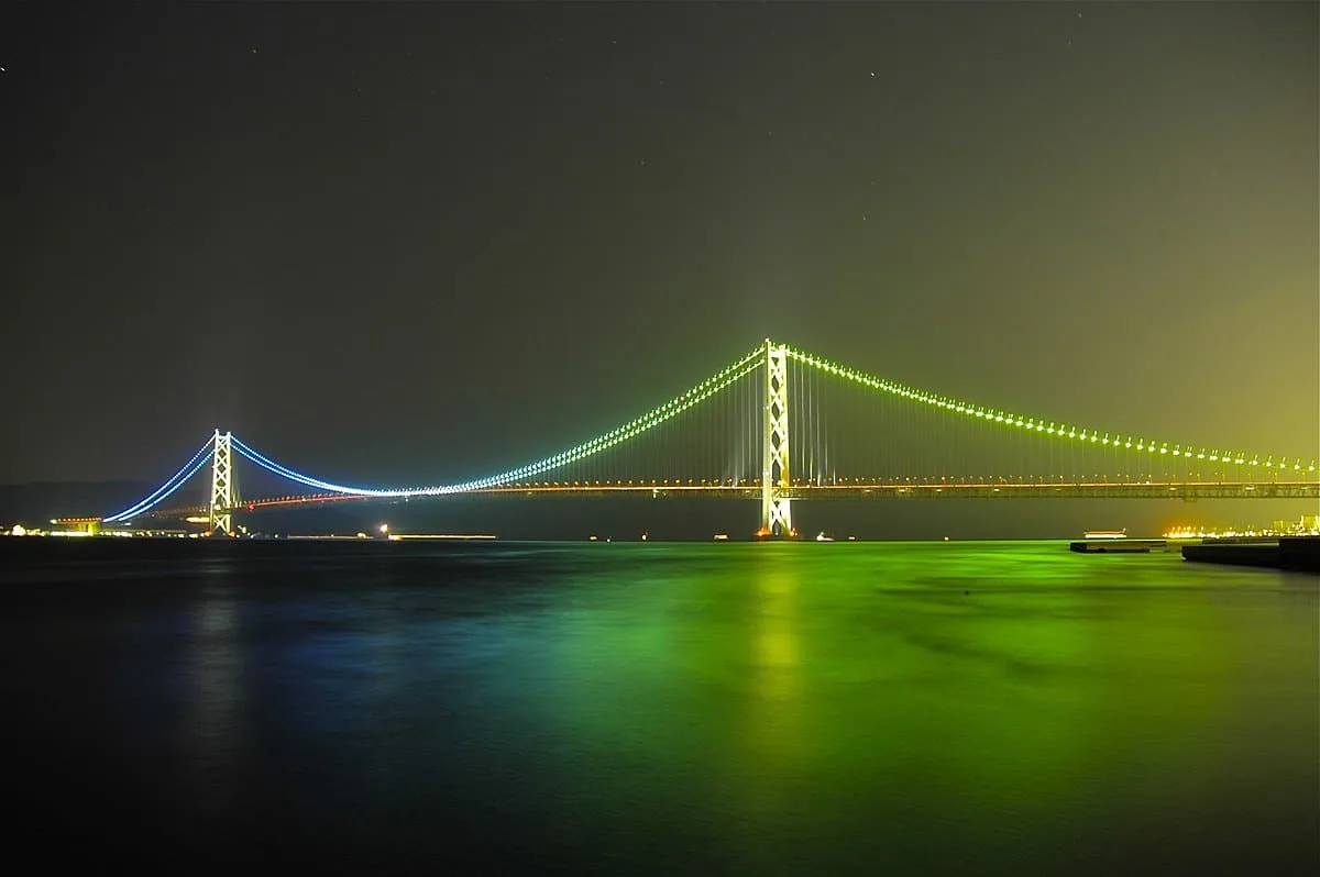 Akashi Kaikyo Bridge at night