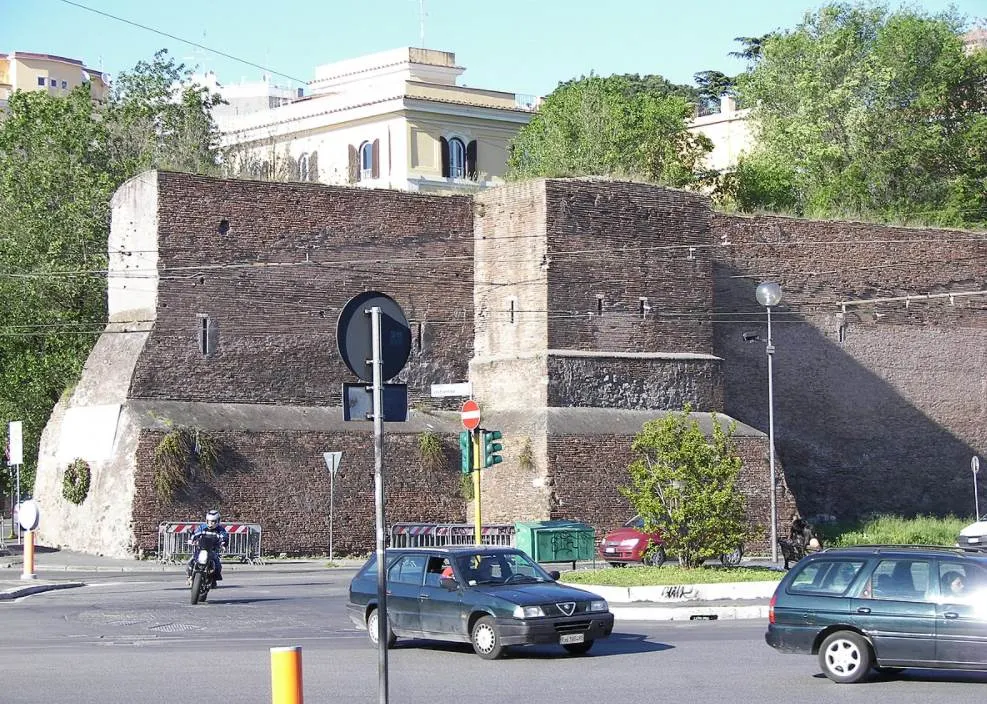 Aurelian wall cestius pyramid
