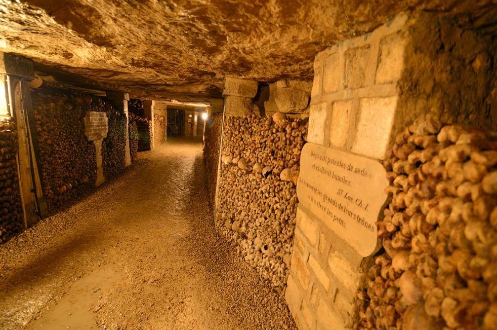 Catacombes of Paris tunnel