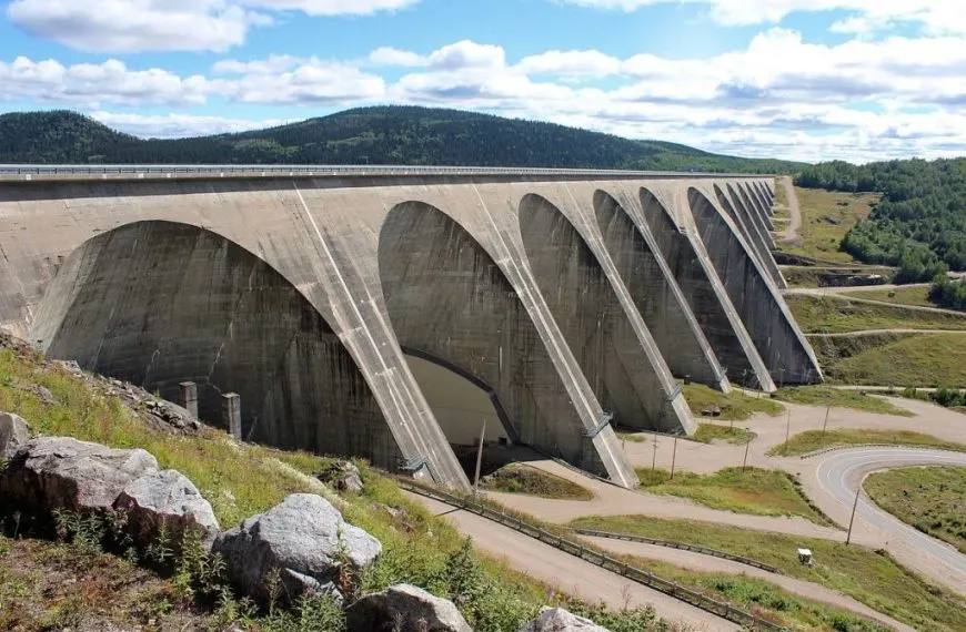 Daniel Johnson Dam 1024x683