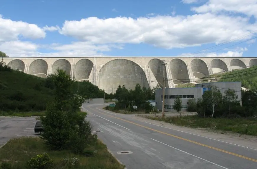 Daniel Johnson dam facts