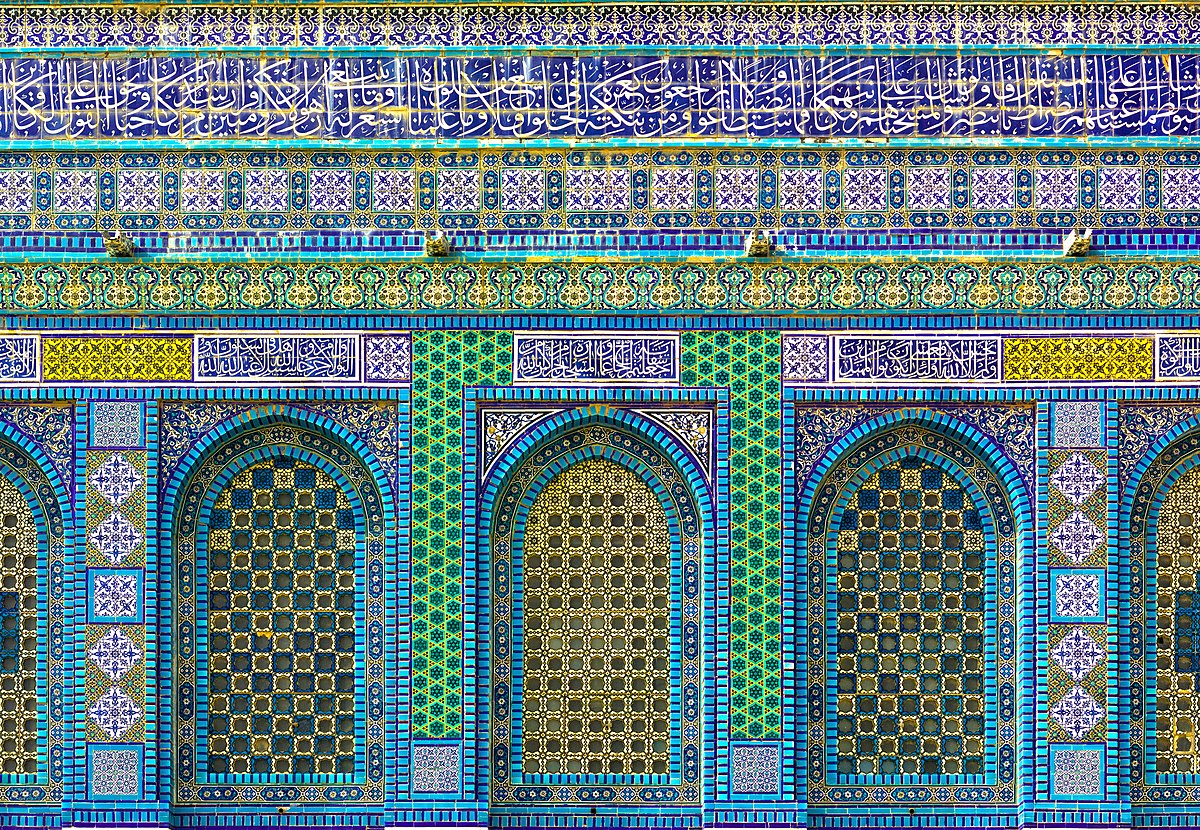 Detail of the tiles dome of the rock