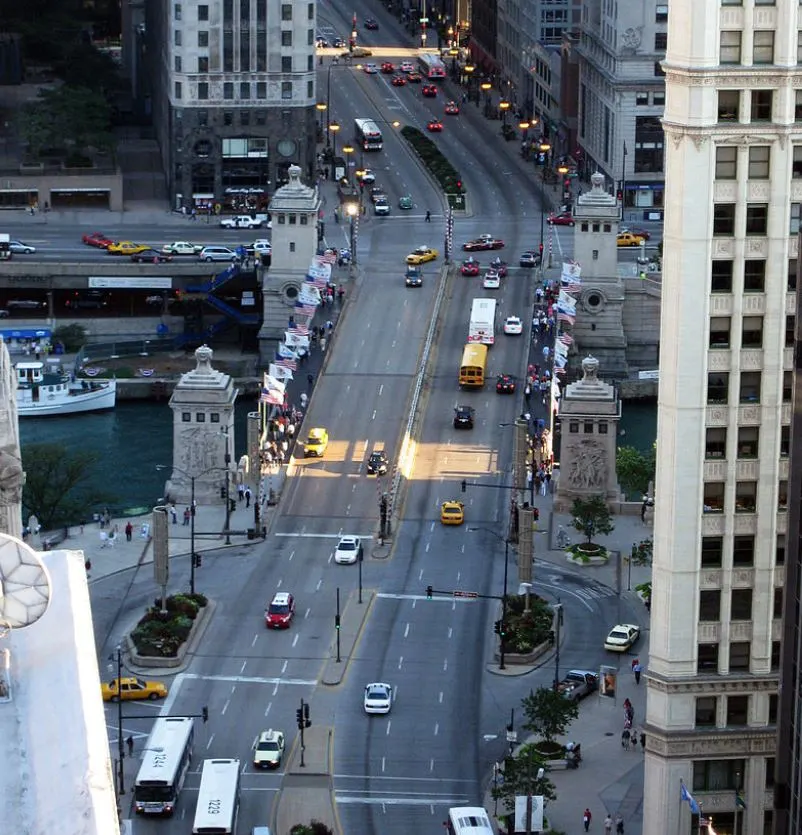10 Interesting Facts About The DuSable Bridge 1 Dusable bridge michigan avenue