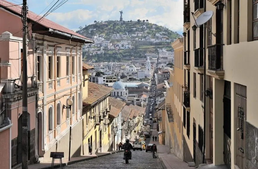 El panecillo garcia moreno street
