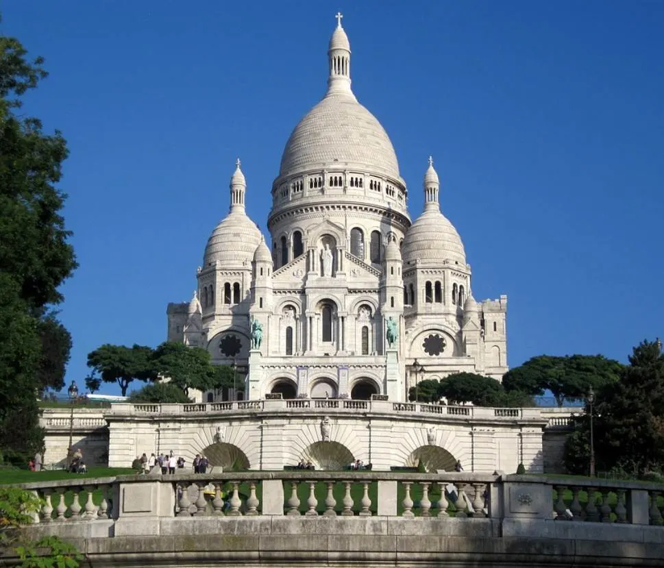Famous churches in Paris sacre coeur