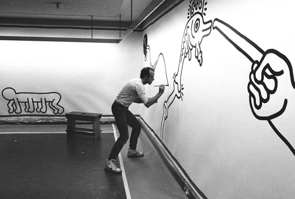 Famous pop art artists Keith Haring at work in 1986