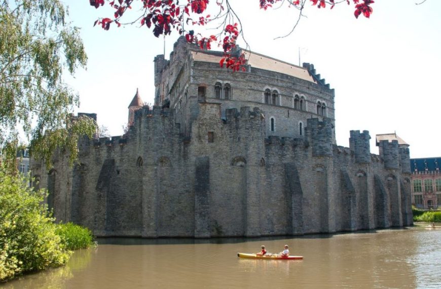 Granvensteen castle and moat 1024x674