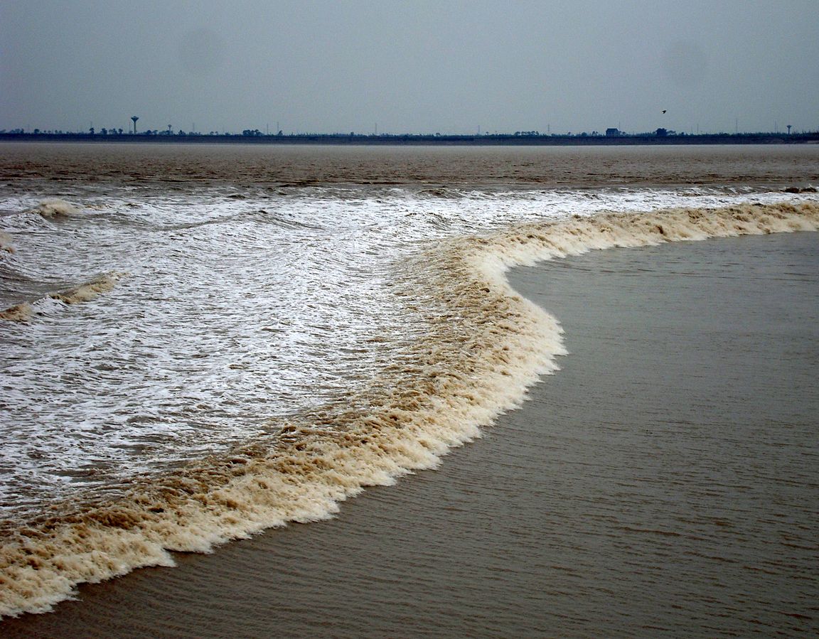 Hangzhou Bay tidal bore