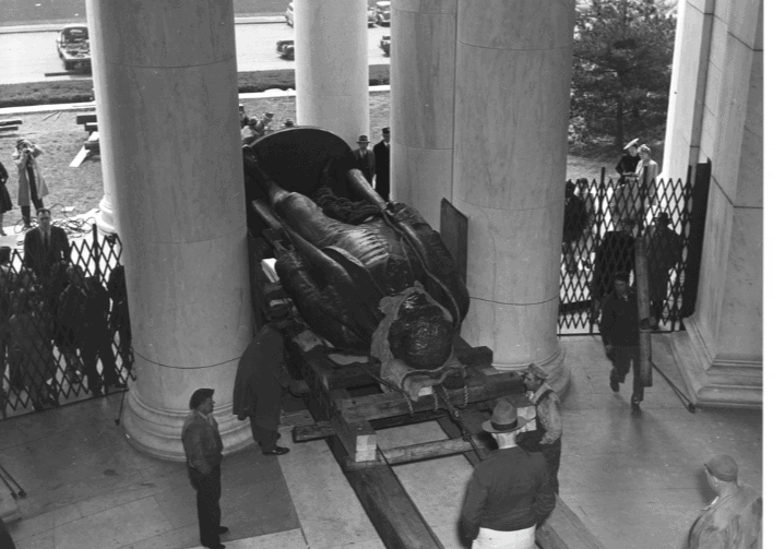 Jefferson Statue Installation 1947