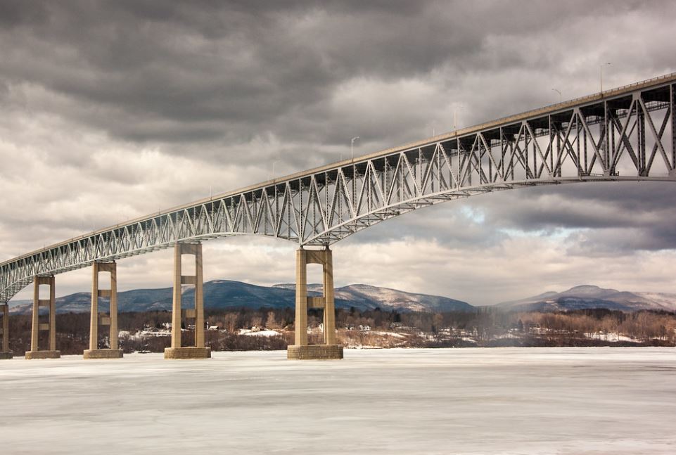 Kingston–Rhinecliff Bridge
