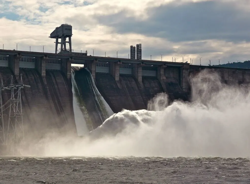 Krasnoyarsk dam releasing water