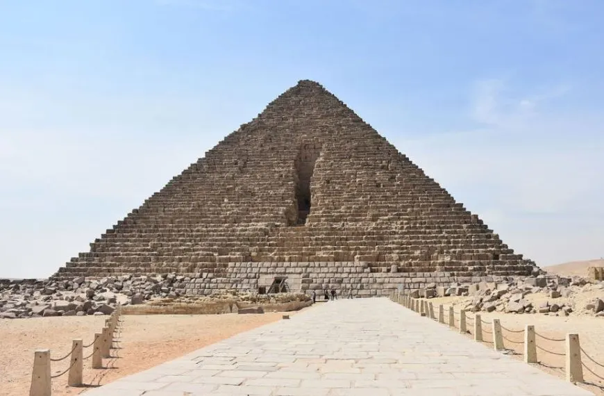 Menkaure pyramid damage