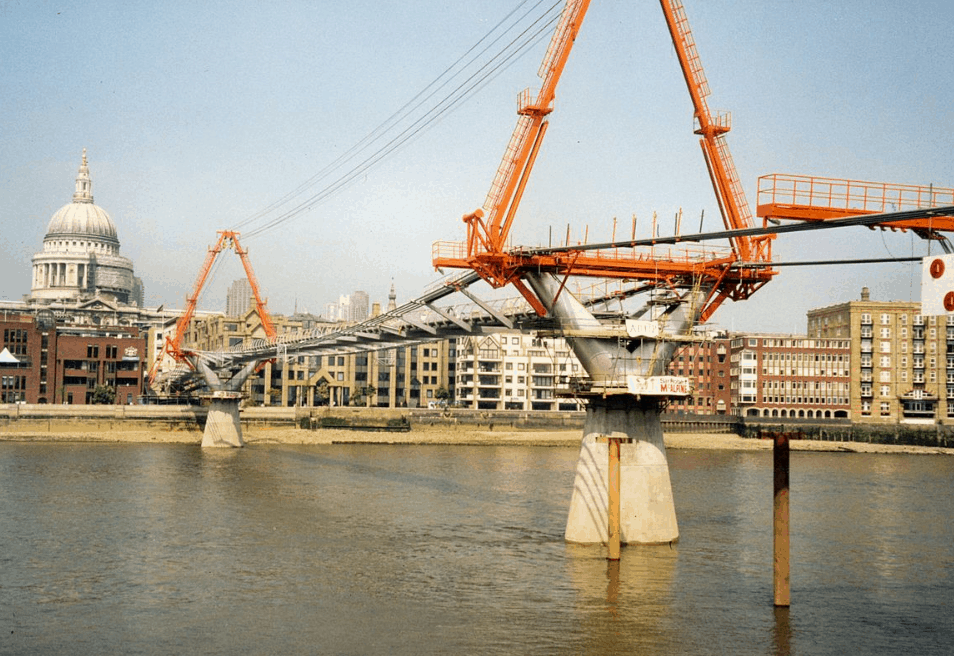 Millennium Bridge construction