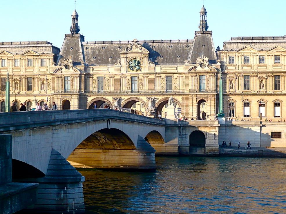 Pont du Carrousel and the Louvre