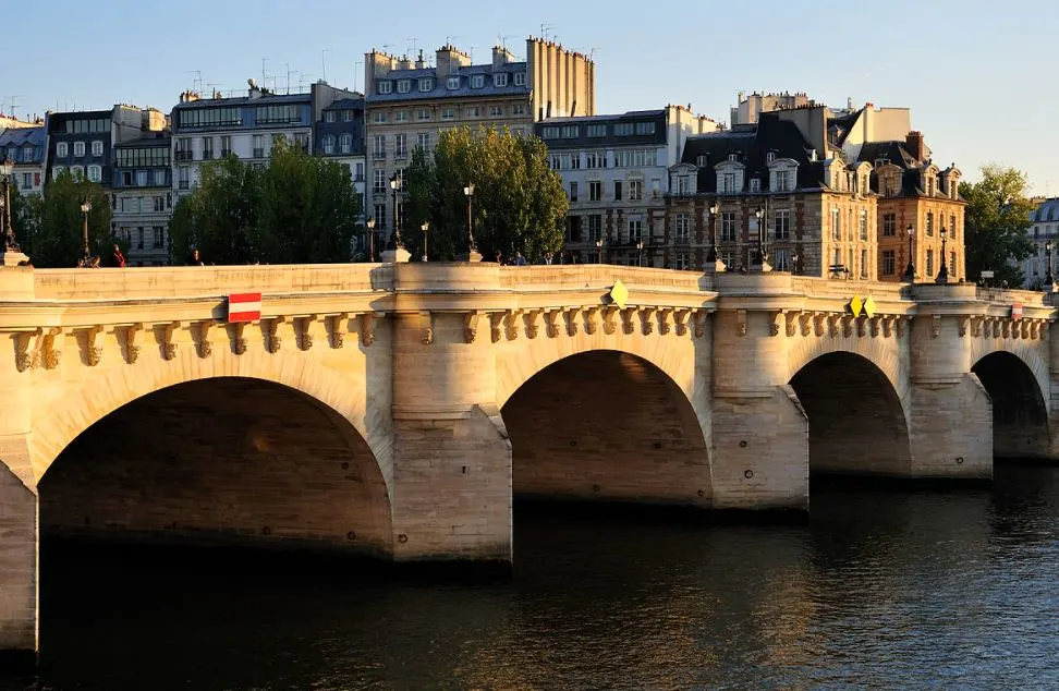 Pont neuf oldest bridge in paris