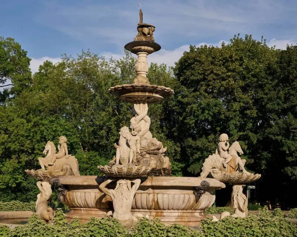 Rockefeller fountain bronx zoo