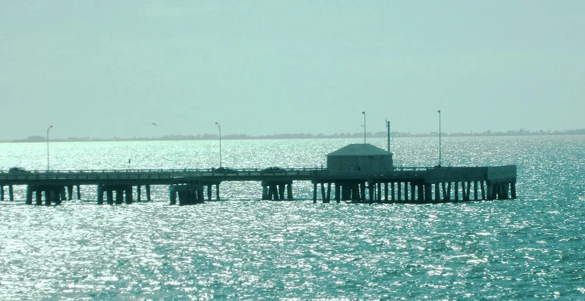 Skyway Fishing Pier State Park