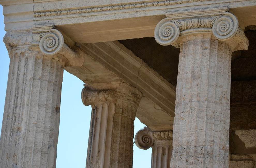 Temple of portunus ionic columns