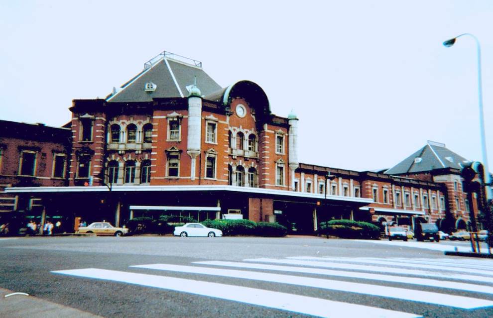 Tokyo Station in 2000