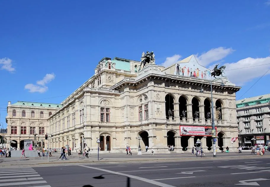 Vienna state opera complete view