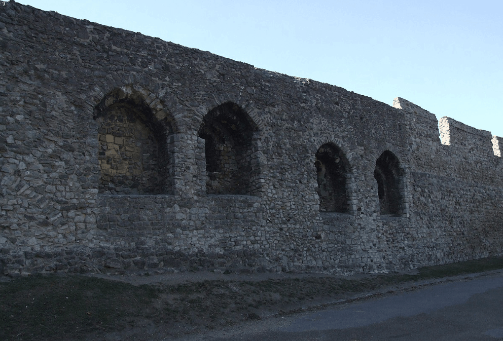 Rochester castle western curtain wall
